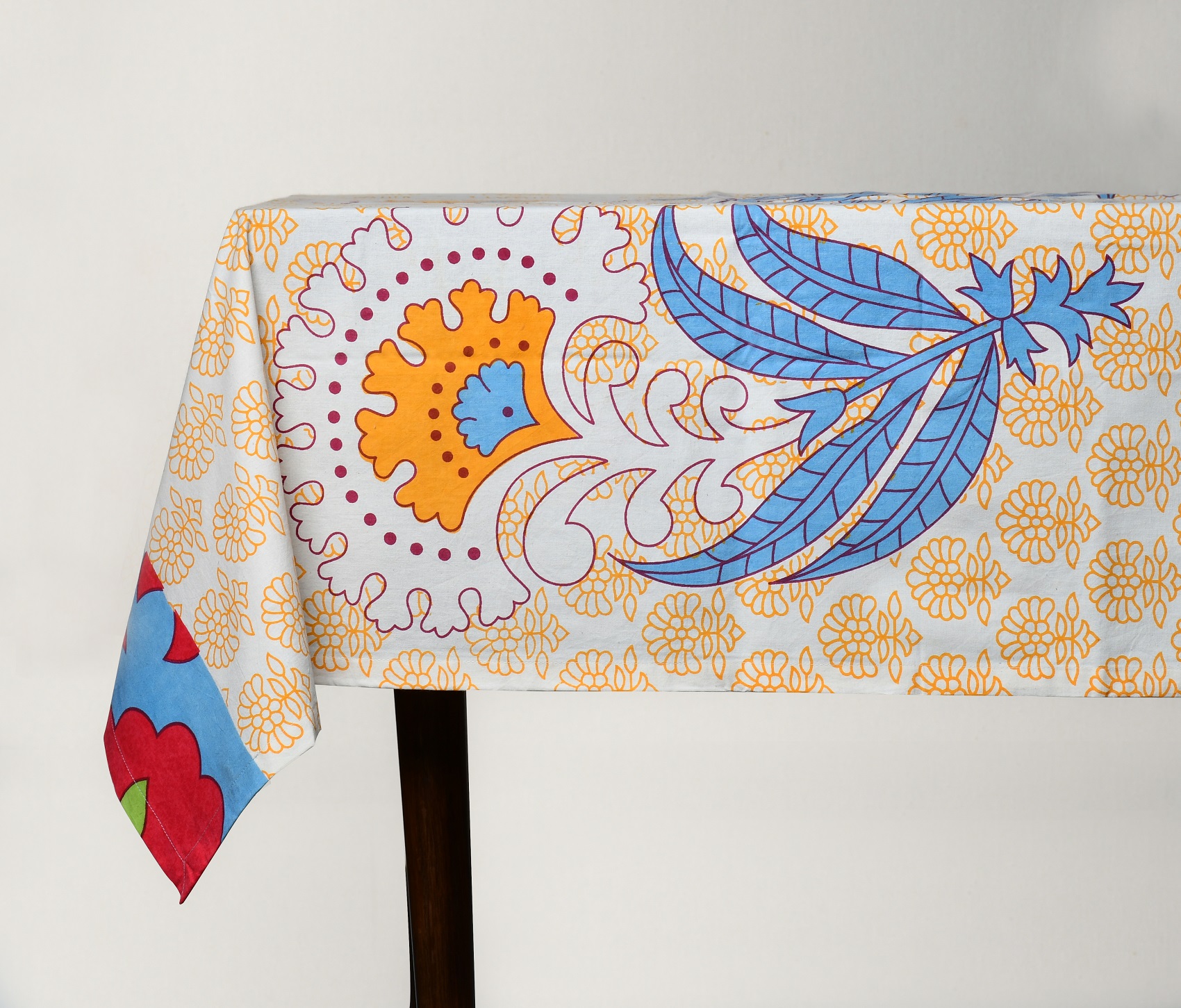 Printed Table Cover – Floral Pattern on White Printed Cotton